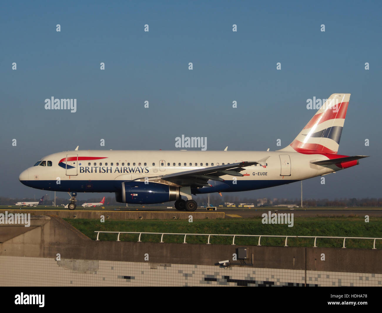 G-EUOE Airbus A319-131 British Airways at Schiphol crossing motorway A5 towards runway 36L pic2 Stock Photo