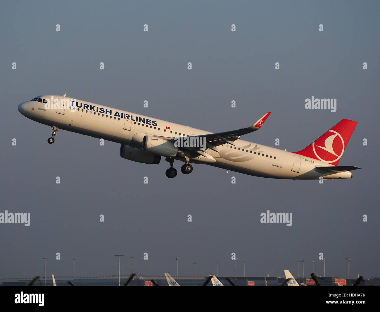 TC-JSJ Turkish Airlines Airbus A321-231(WL) takeoff from Schiphol runway 36C pic1 Stock Photo