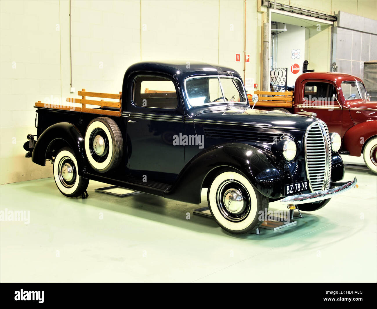 1938 Ford 830 Pickup, 3622cc, 8 cylinder V, 80hp pic2 Stock Photo
