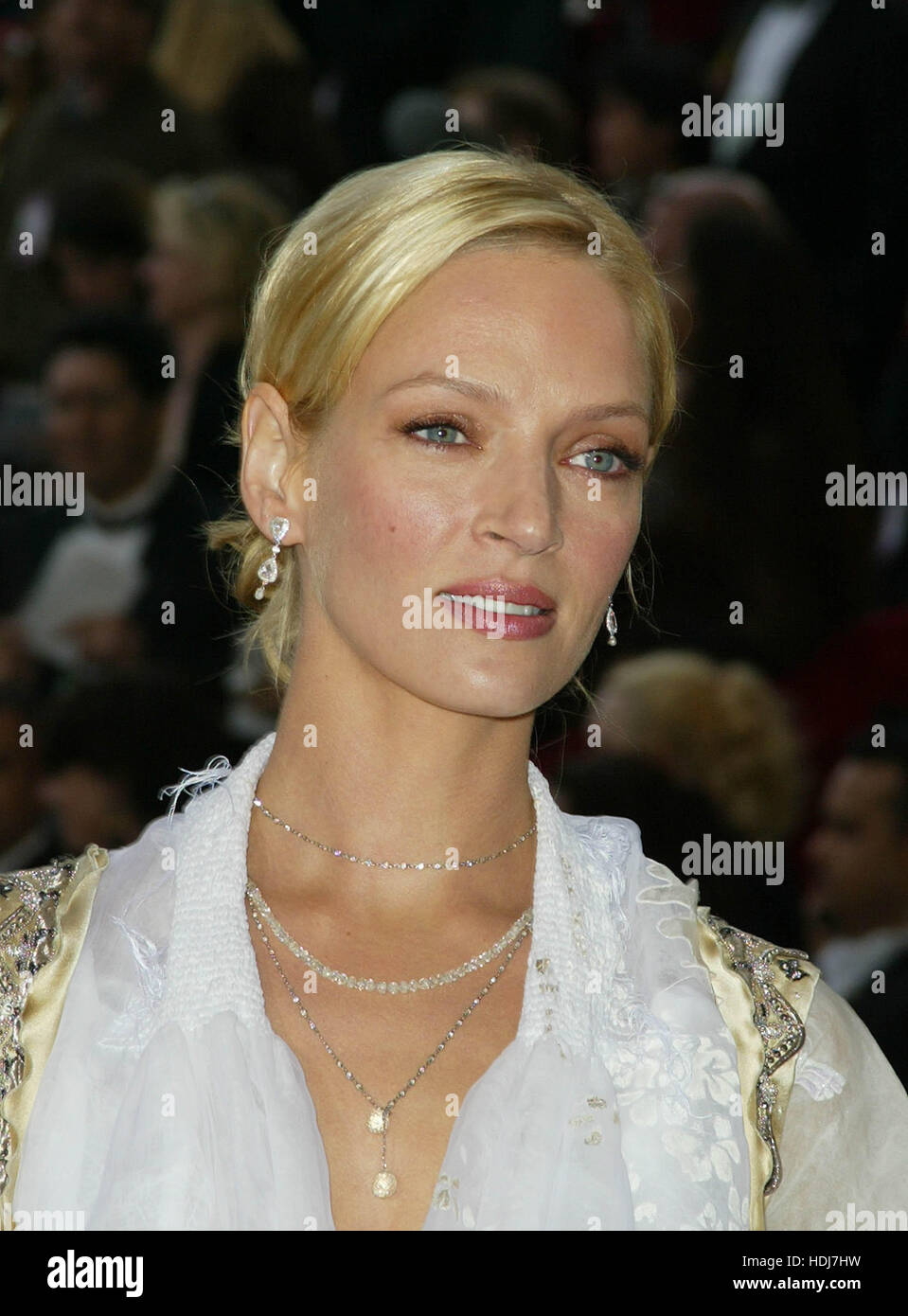 uma-thurman-at-the-academy-awards-in-hollywood-california-on-february