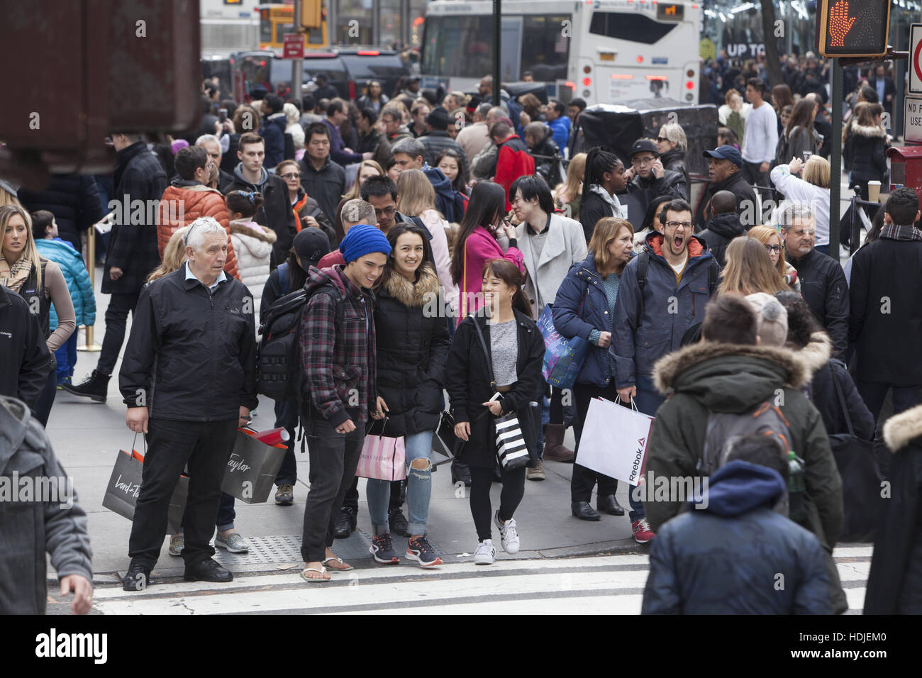 Fifth avenue new york shopping hi-res stock photography and images - Alamy