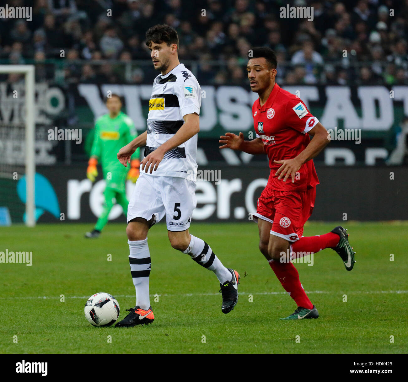 sports, football, Bundesliga, 2016/2017, Borussia Moenchengladbach vs 1. FSV Mainz 05 1:0, Stadium Borussia Park, scene of the match, Tobias Strobl (MG) L and Karim Onisiwo (05) Stock Photo