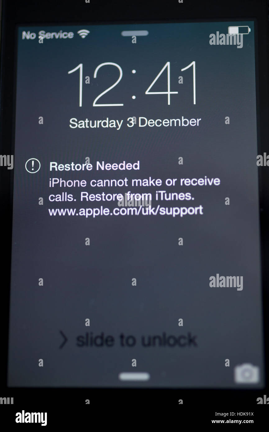 Broken Apple iPhone 4 with No Service and requiring a restore error message Stock Photo