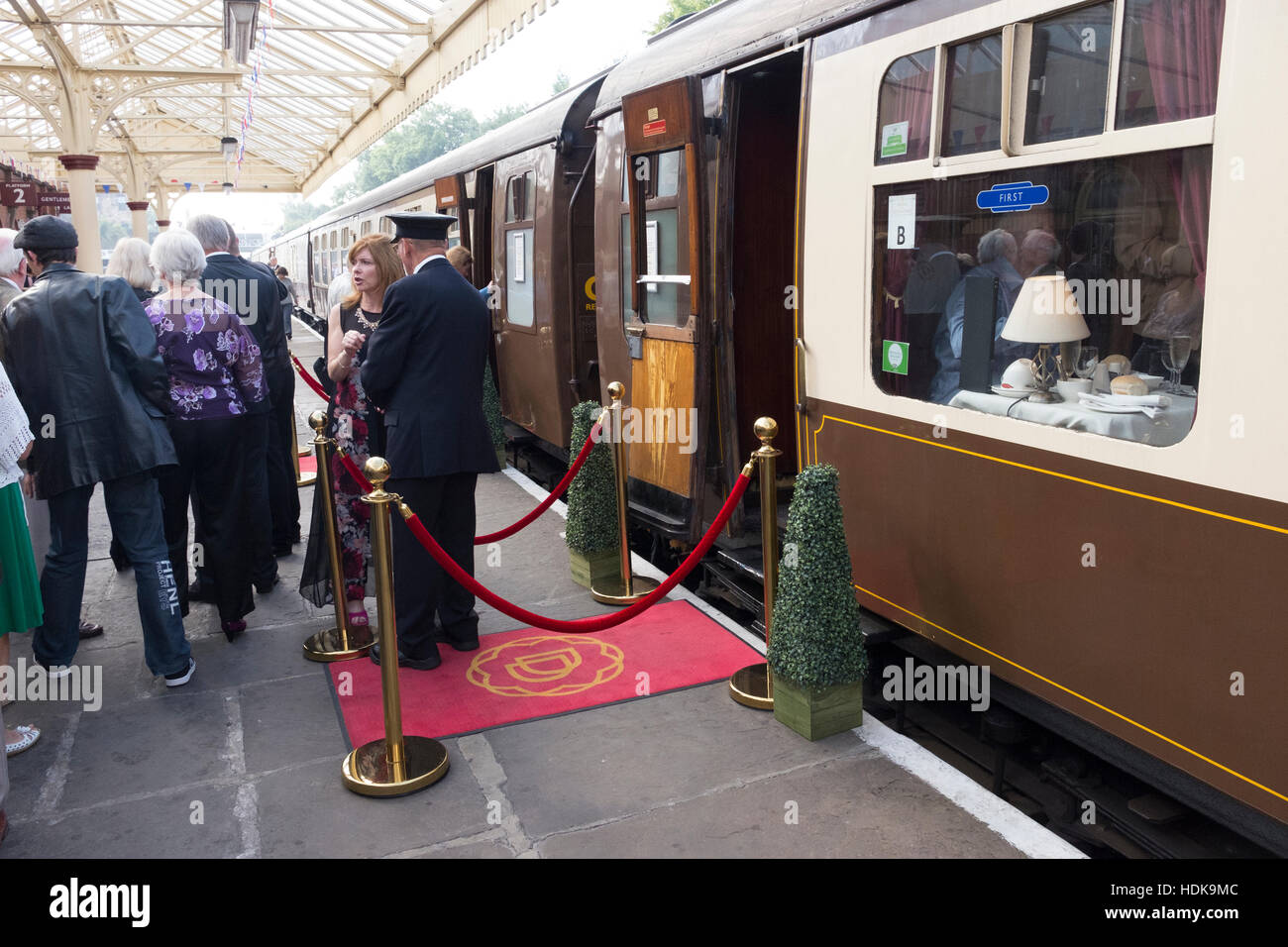 British pullman train hi-res stock photography and images - Alamy