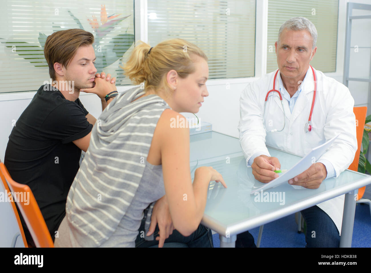 Doctor couple fertility hi-res stock photography and images - Alamy