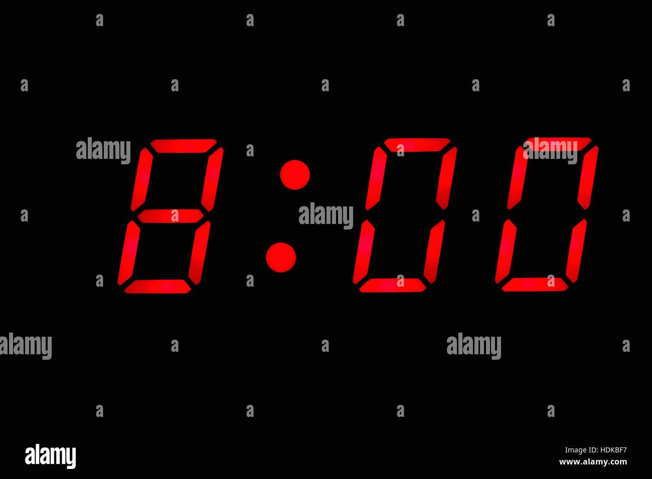 Поставь будильник на 8 15. Электронные часы на черном фоне. Электронные часы с временем 11:10. Электронные часы в спальне Кадр. Миллисекунда в цифровых часах.