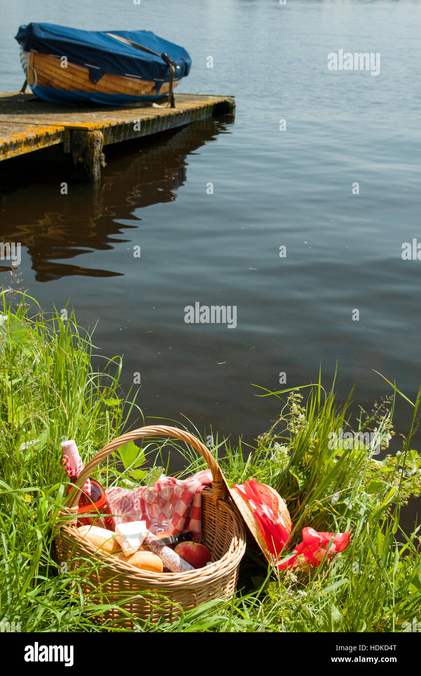 Picnic basket in the grass with tasty food and wine Stock Photo - Alamy