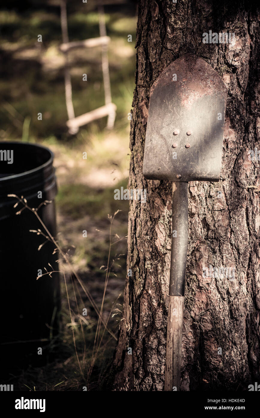 Spade against tree hi-res stock photography and images - Alamy