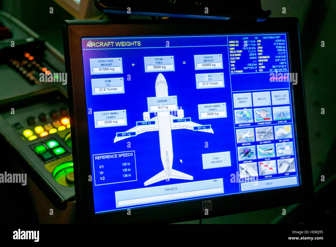 Flight simulator training hi-res stock photography and images - Alamy