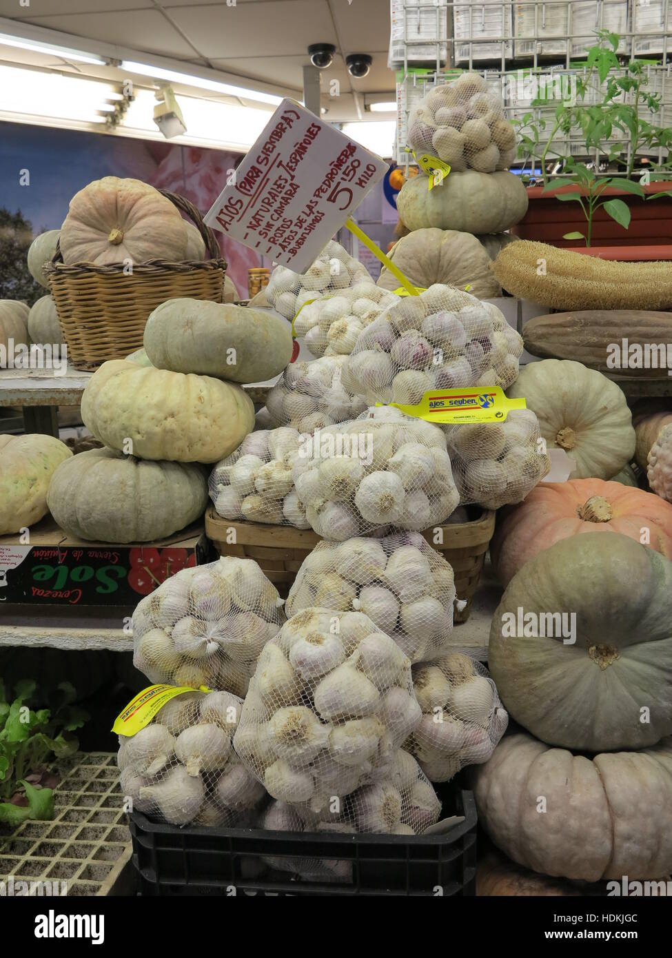 Garlic bulbs and pumpkins on sale at the Central Market, Valencia Stock Photo