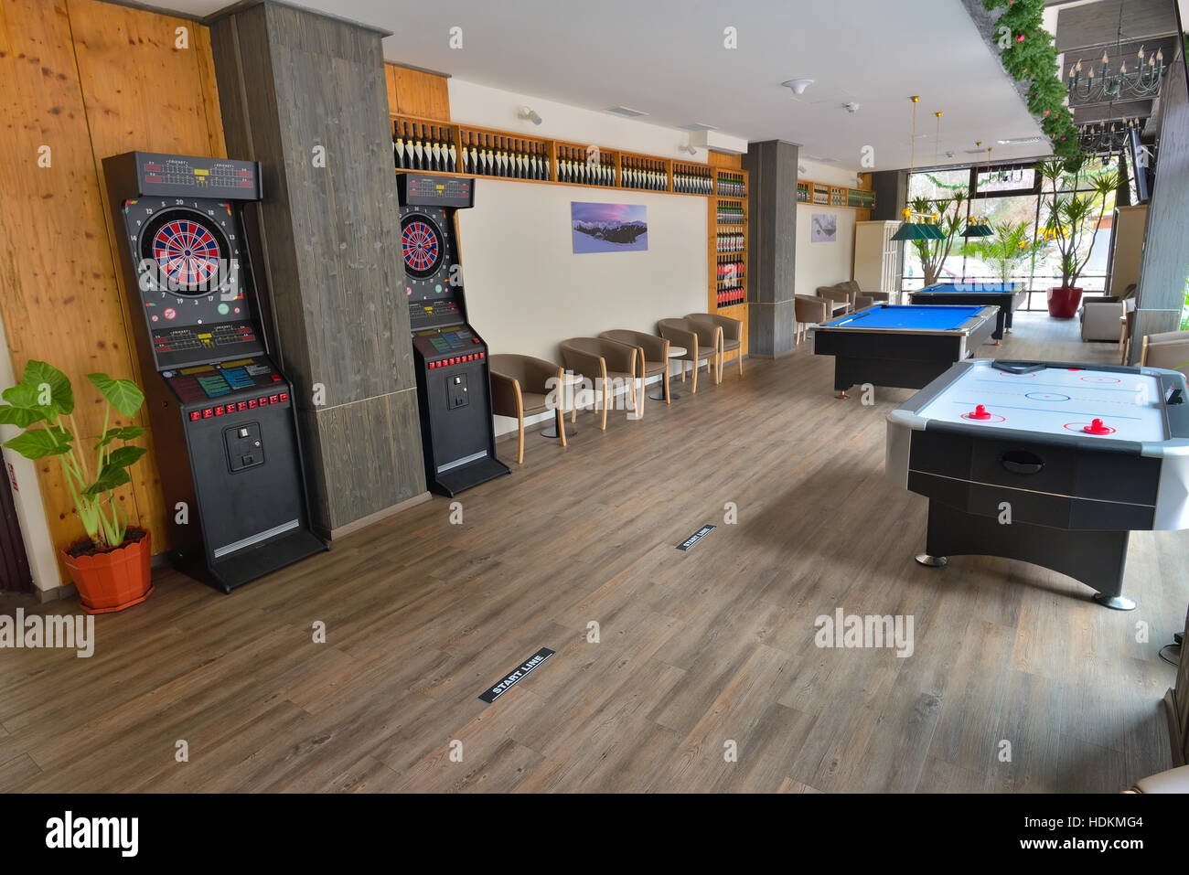 Pool darts hi res stock photography and images Alamy