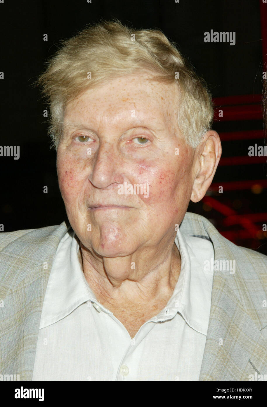 Viacom chairman Sumner Redstone arrives at the premiere of the film ...