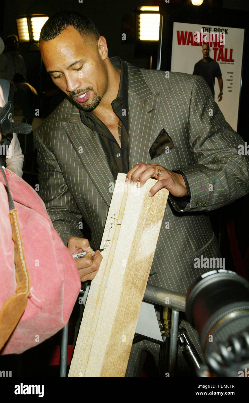 Walking Tall 2004 Dwayne Johnson The Rock Hi res Stock Photography And Walking Tall 2004 Dwayne Johnson The Rock Hi res Stock Photography And