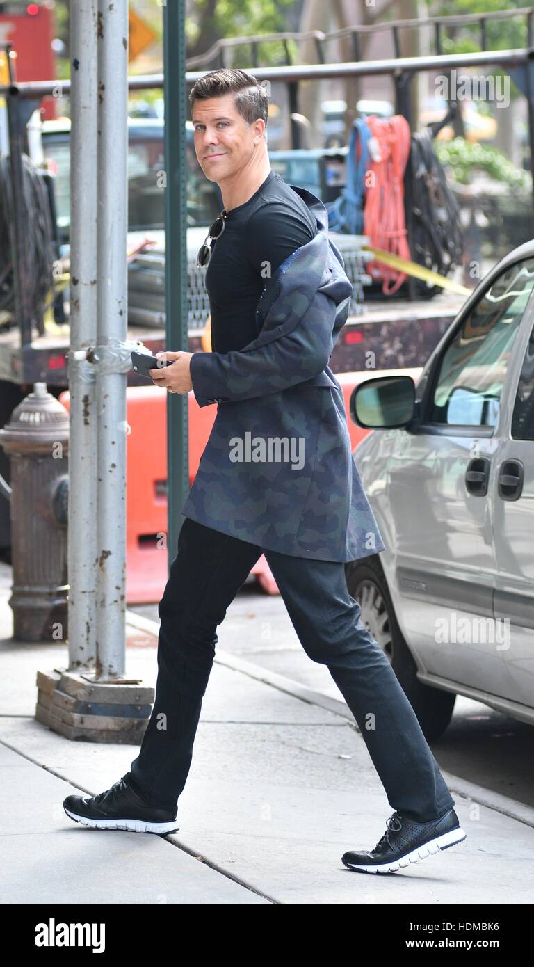 Bethenny Frankel and Fredrik Eklund out house hunting in New York