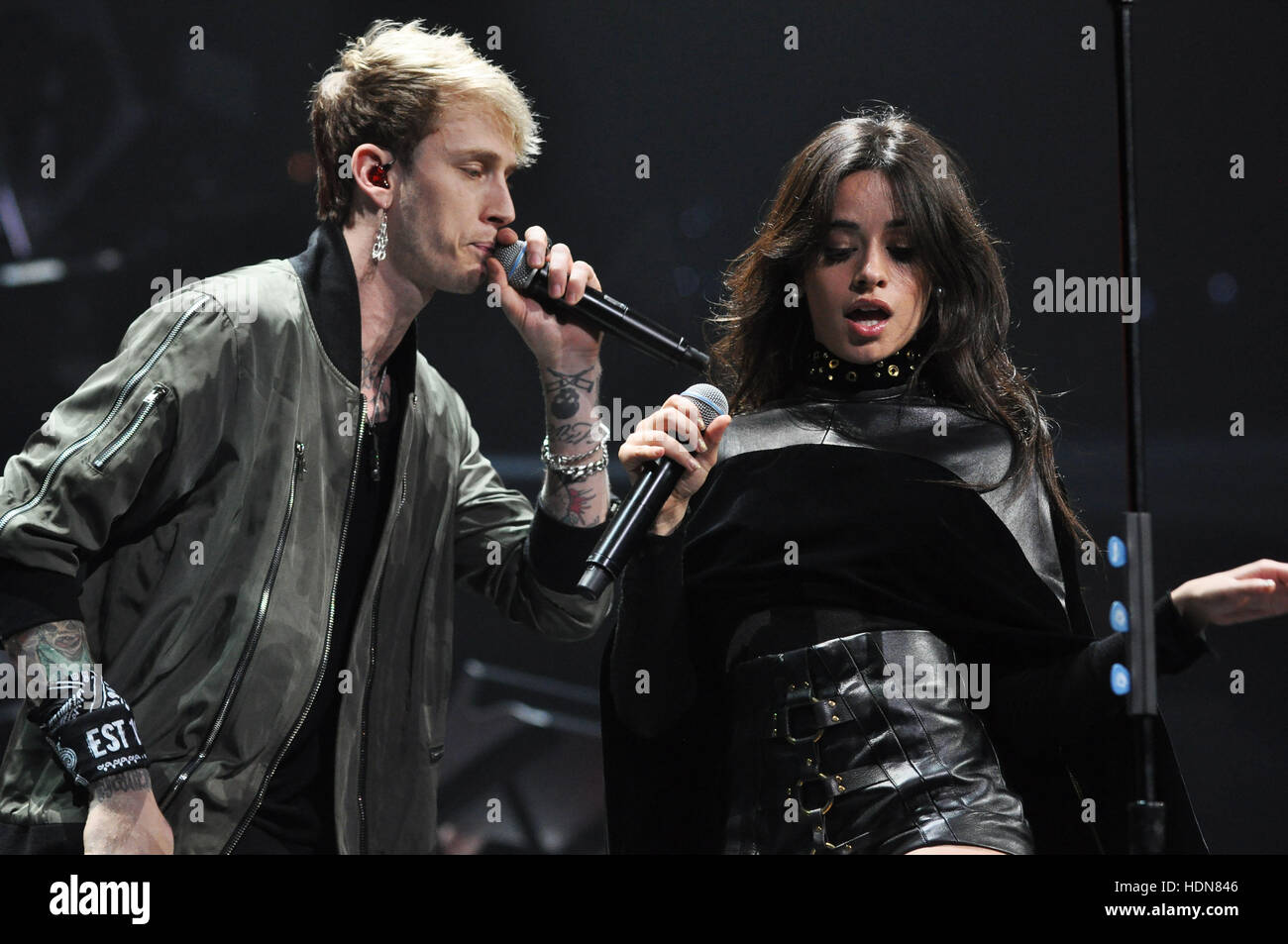 Washington, Dc, USA. 12th Dec, 2016. MACHINE GUN KELLY & CAMILA CABELLO