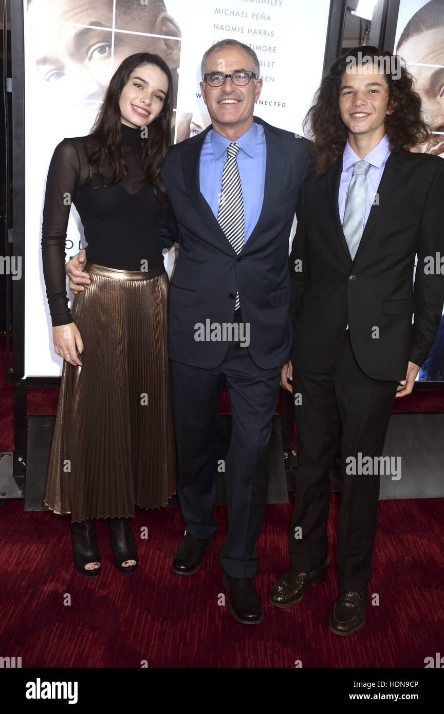New York City. 12th Dec, 2016. Phoebe Frankel, director David Frankel and Jacob Frankel attend 'Collateral Beauty' World Premiere at Frederick P. Rose Hall, Jazz at Lincoln Center on December 12, 2016 in New York City. | Verwendung weltweit/picture alliance © dpa/Alamy Live News Stock Photo