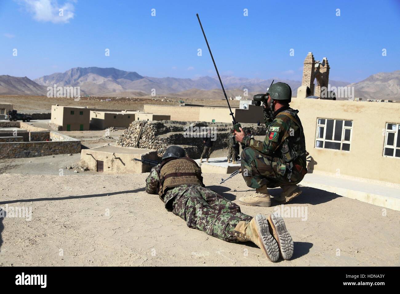 Ghazni province, Afghanistan. 14th December, 2016. Afghan army soldiers take part in a military operation in Ghazni province, Afghanistan, Dec. 14, 2016. The Afghan National Security Forces (ANSF) had killed 29 insurgents in 13 of the country's 34 provinces since early Tuesday, the Defense Ministry said on Wednesday. (Xinhua/Sayed Mominzadah) (hy) Credit:  Xinhua/Alamy Live News Stock Photo
