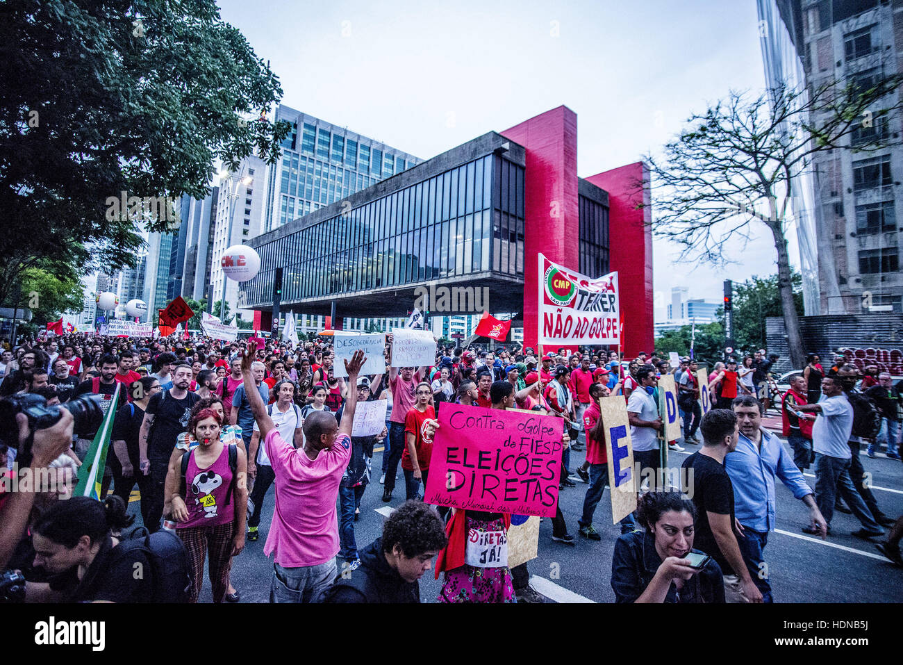 December 13, 2016 - SÃ£O Paulo, SÃ£o Paulo, Brazil - Groups of ...