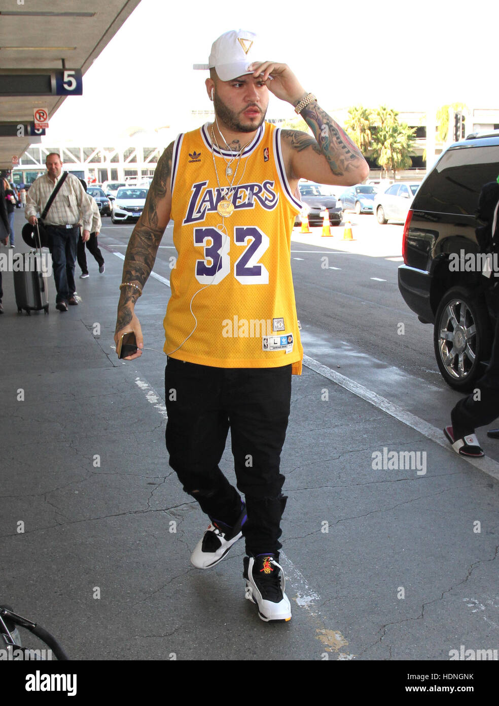 street style laker jersey outfit