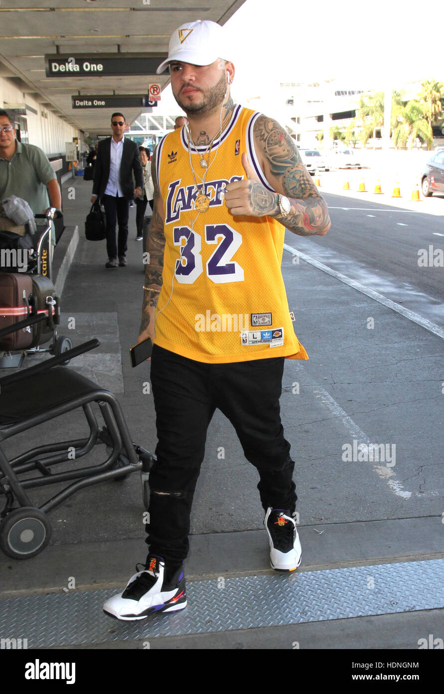 lakers jersey outfit mens