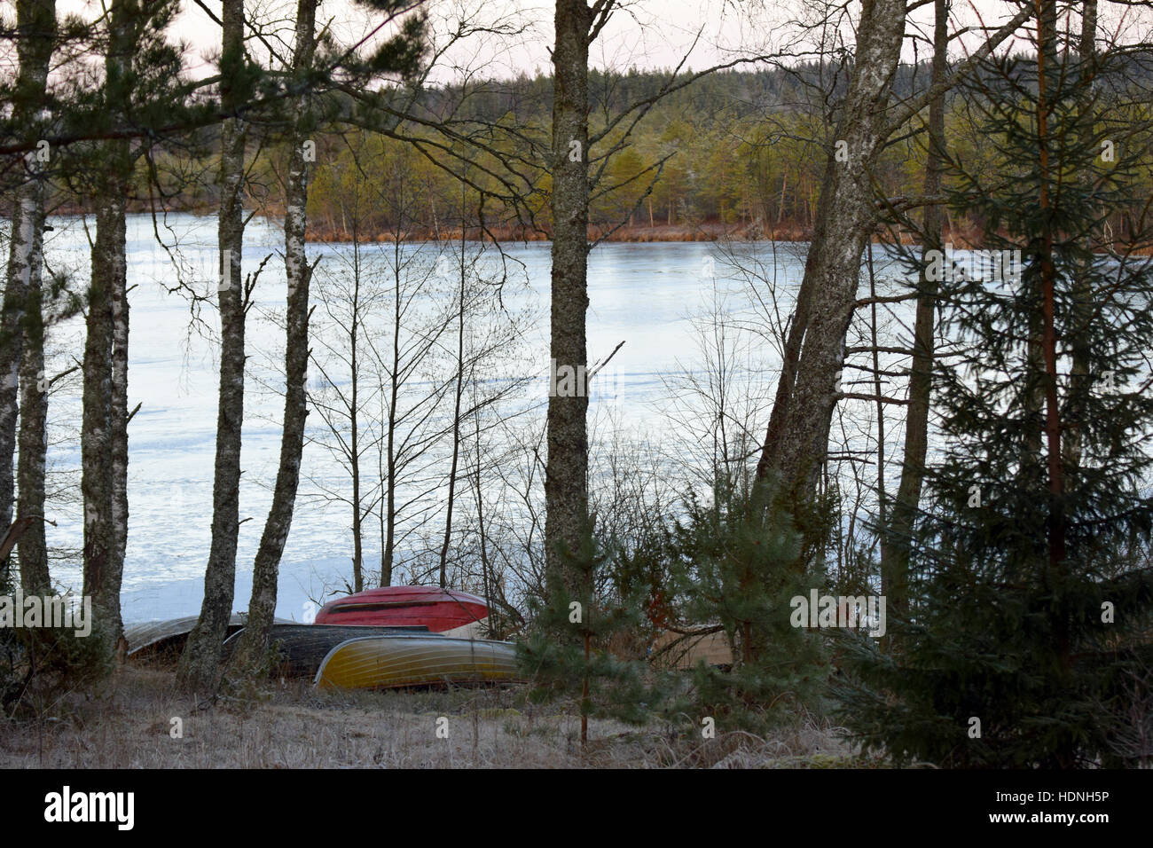 Boats on shore frozen hi-res stock photography and images - Alamy