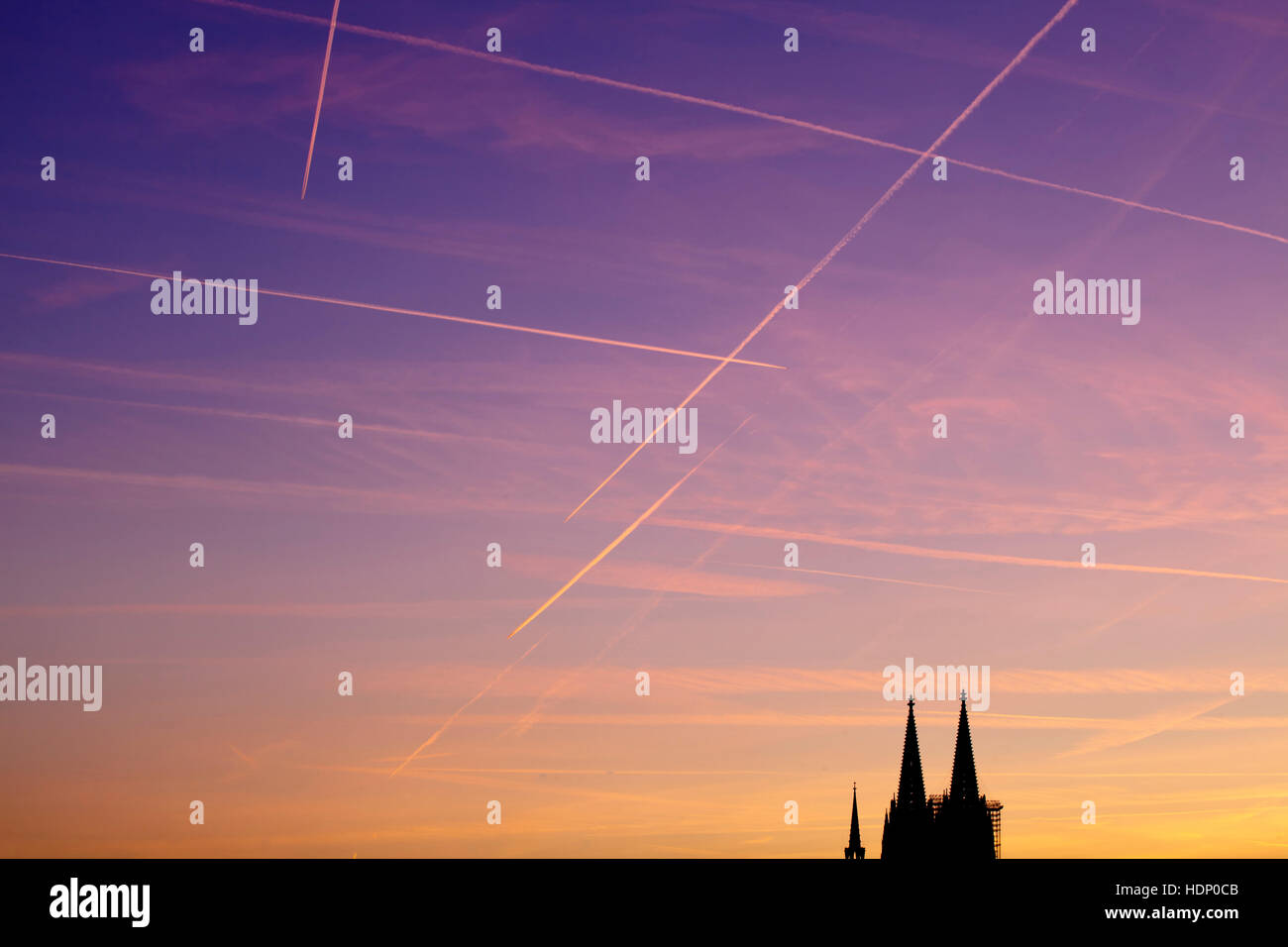 Europe, Germany, North Rhine-Westphalia, Cologne, condensation trails above Cologne cathedral. Stock Photo