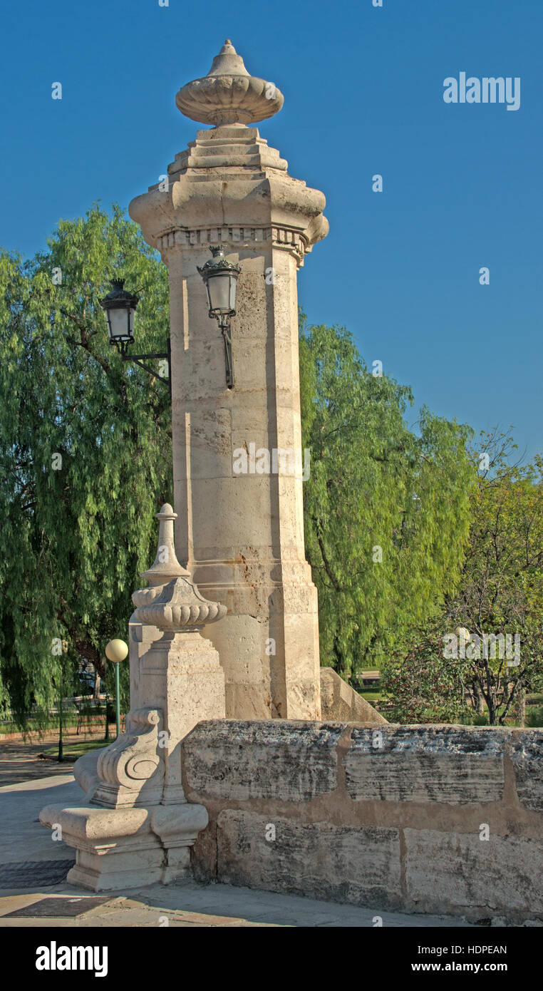 Valencia, Polnte Bridge, over Turia Garden Park ovrt Dry River Bed Stock Photo