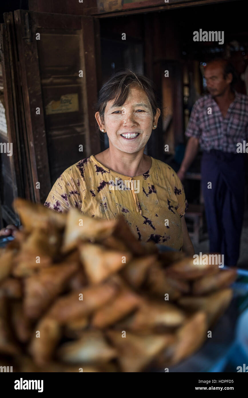Street food seller in Nyaungshwe, Inle Lake, Myanmar. Stock Photo