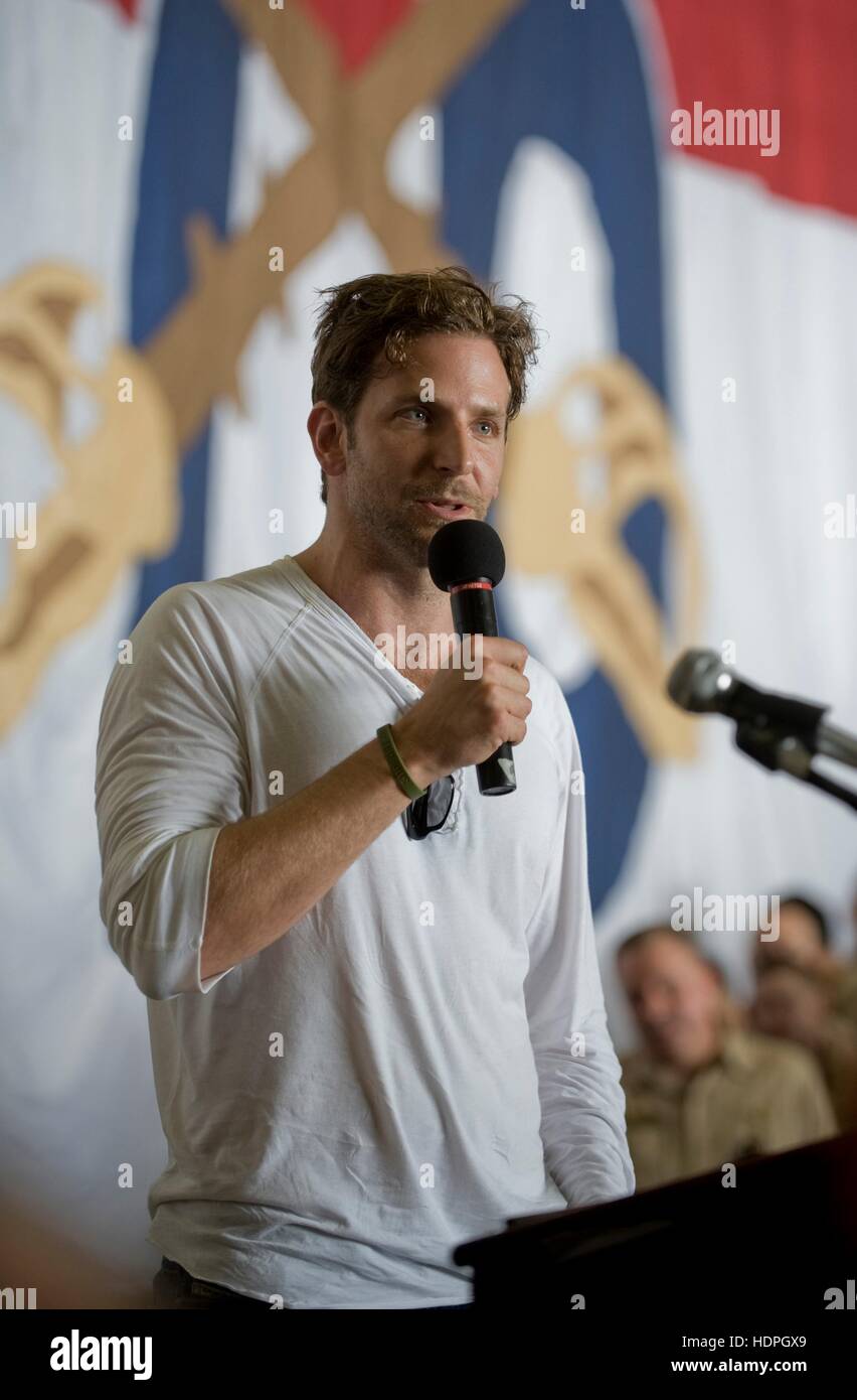 Actor Bradley Cooper speaks to the crew aboard the USN Nimitz-class aircraft carrier USS Ronald Reagan during a USO tour July 13, 2009 in the Gulf of Oman. Stock Photo