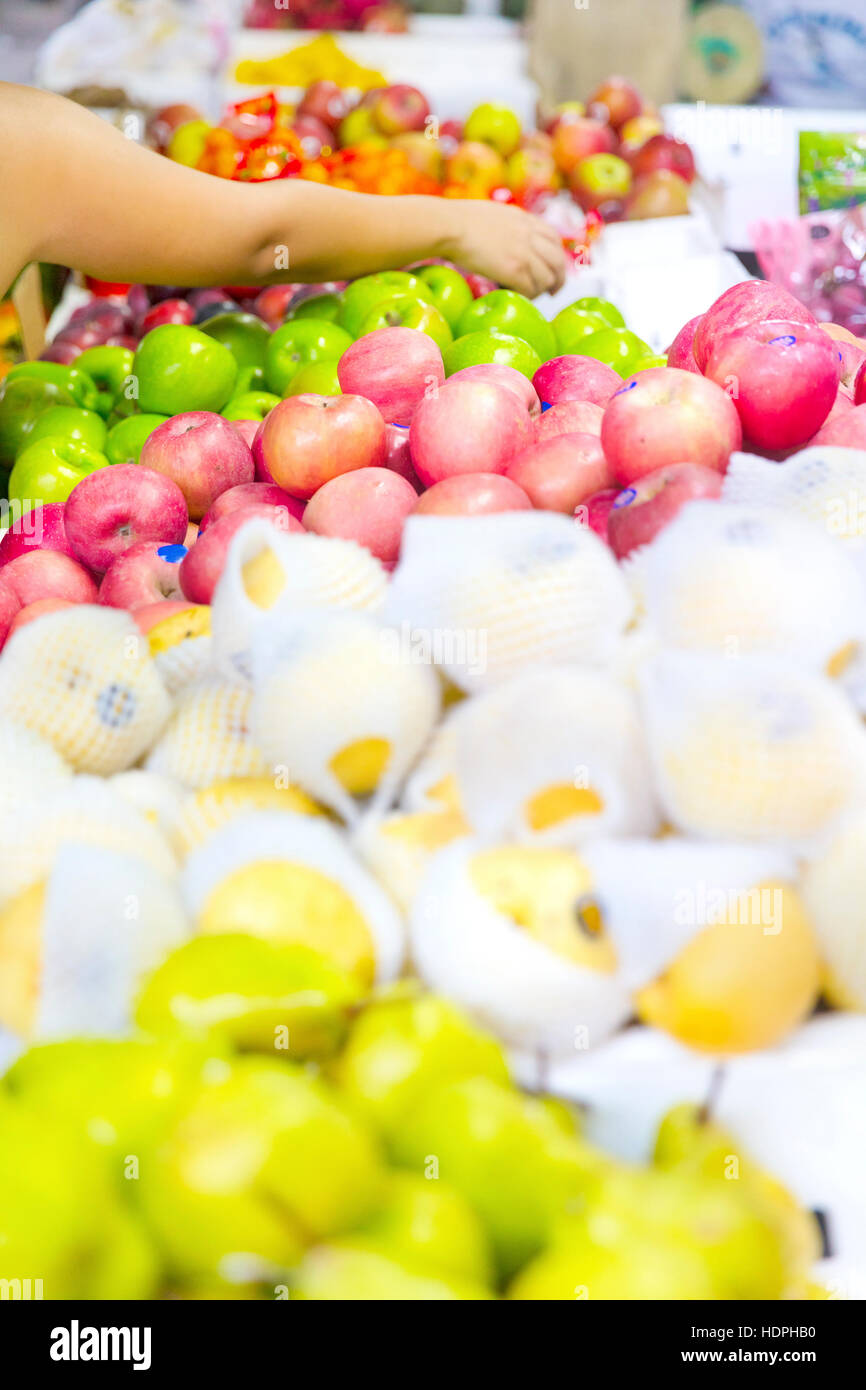 Hand selecting fruit hi-res stock photography and images - Alamy