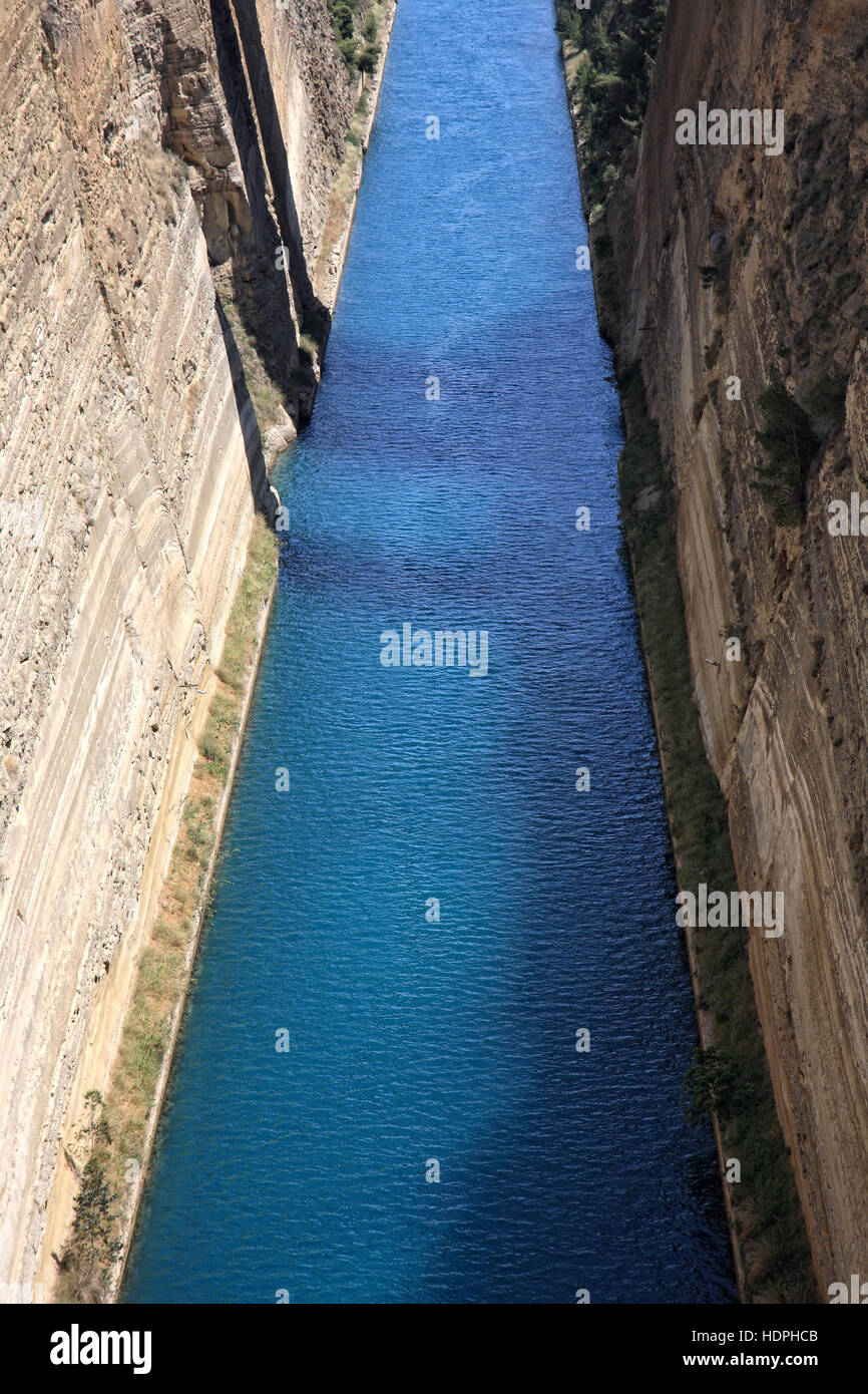 corinthos canal water passage grecce Stock Photo Alamy