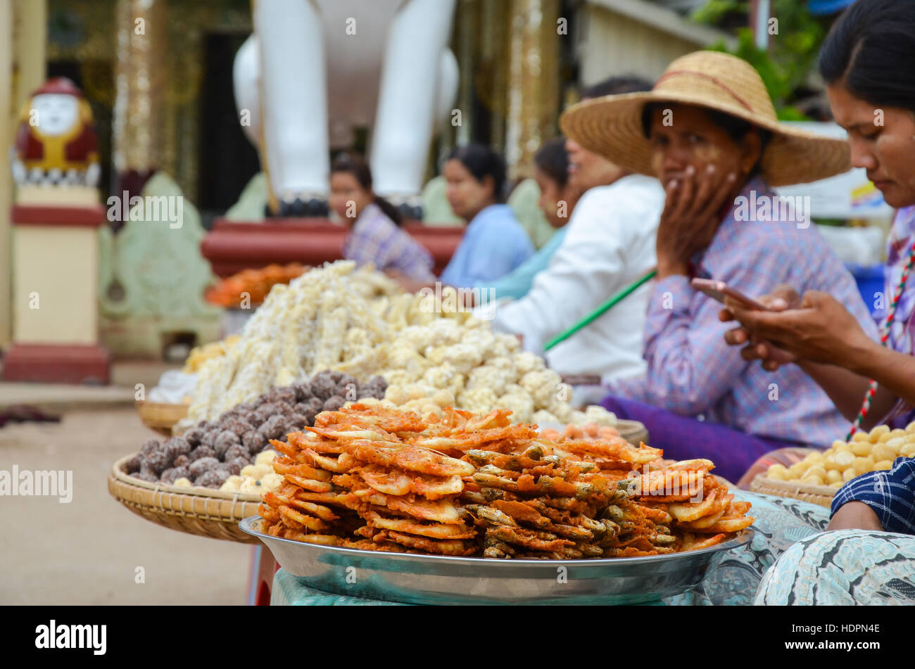 Street food vendors Stock Photo - Alamy