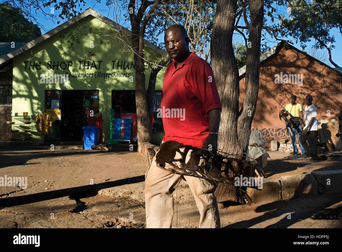 African craft hi-res stock photography and images - Alamy