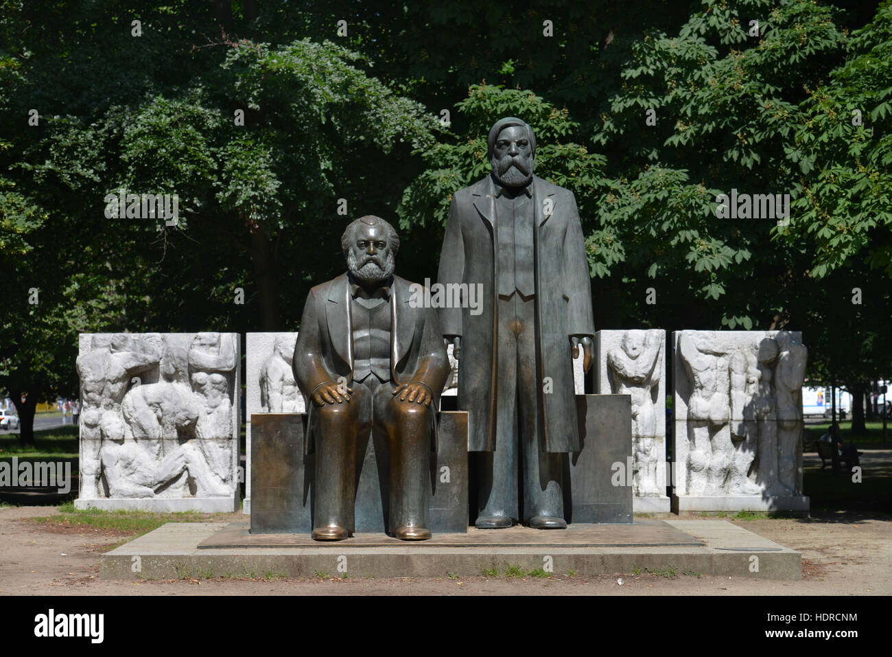 Marx-Engels-Denkmal, Karl-Liebknecht-Strasse, Mitte, Berlin, Deutschland Stock Photo