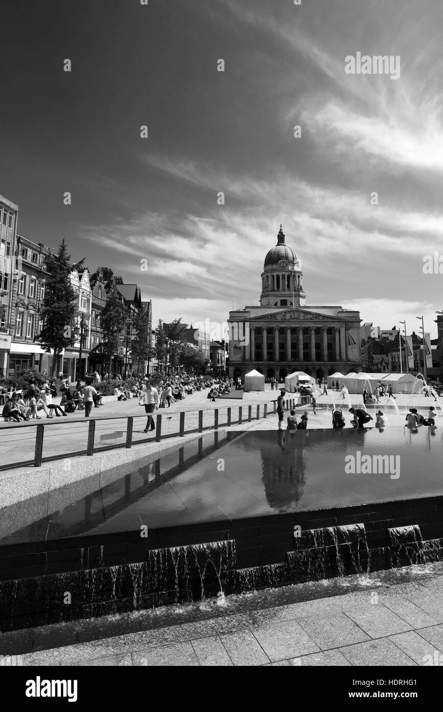 The Council building reflected in the infinity pool, and fountains, Old Market Square, Nottingham city centre, Nottinghamshire Stock Photo