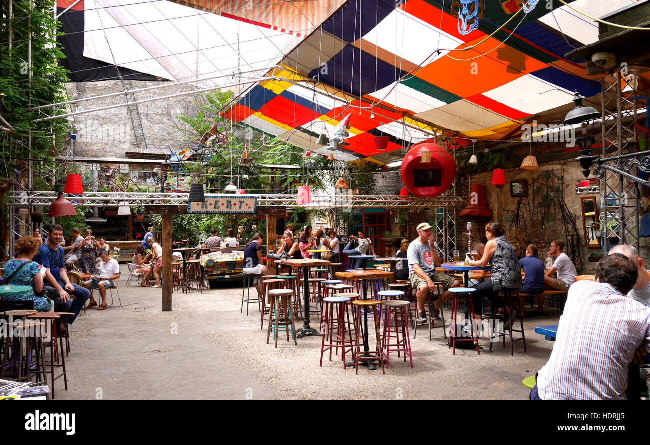 Szimpla kert Ruin Bar, Budapest, Hungary Stock Photo - Alamy