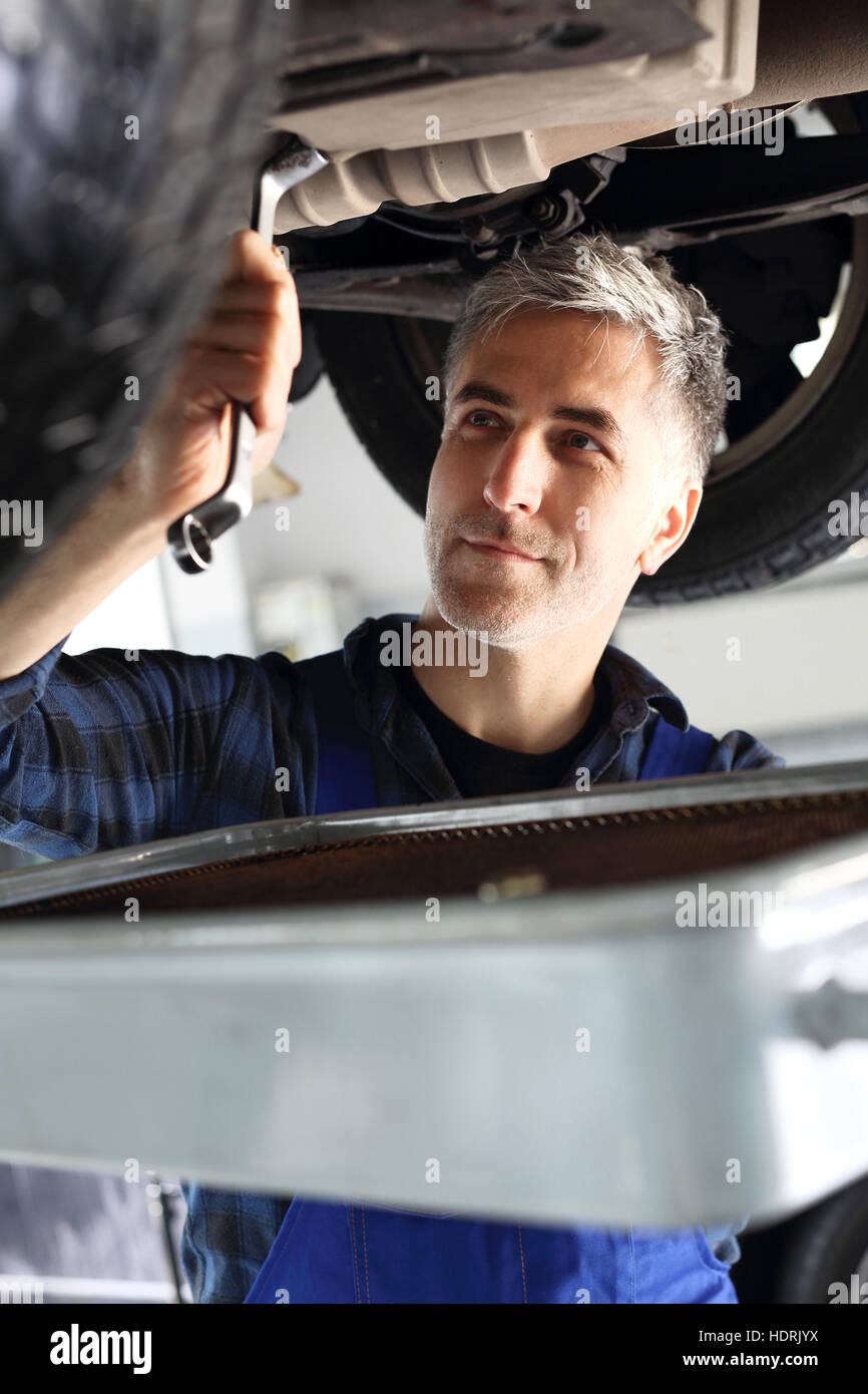 Mechanics lifting engine hires stock photography and images Alamy