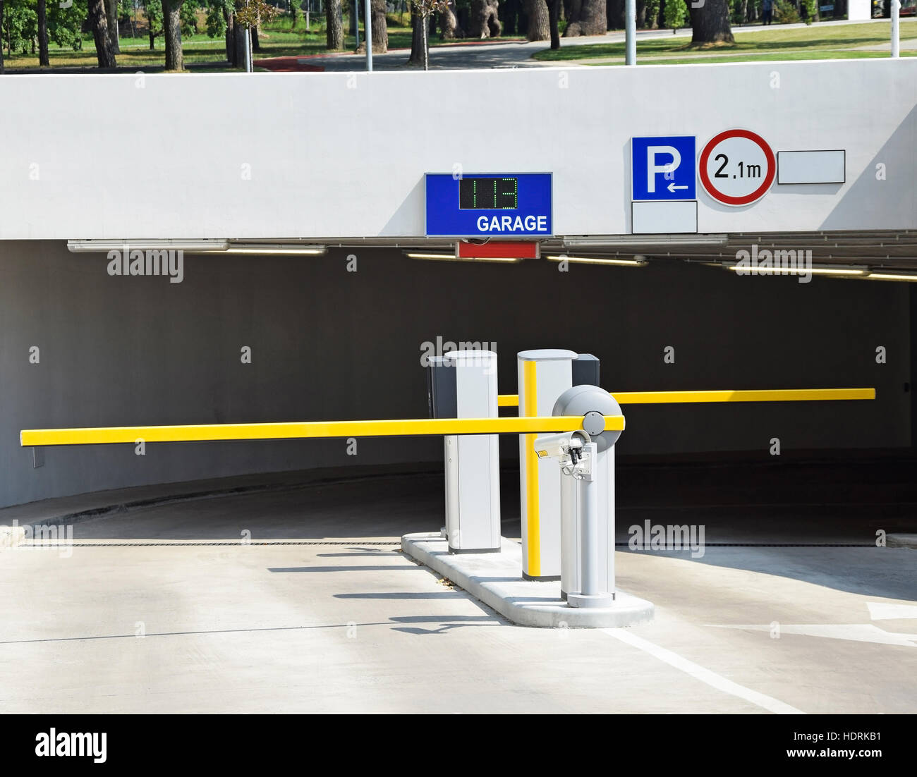 Parking garage height hires stock photography and images Alamy