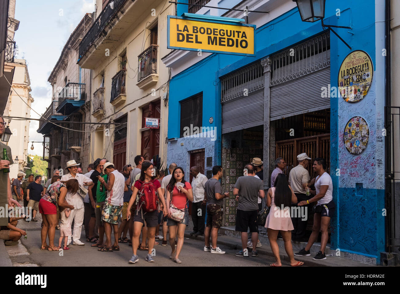 Customers outside the Bodeguita del Medio bar on Empedrado, Havana Vieja, La Havana, Cuba. Stock Photo