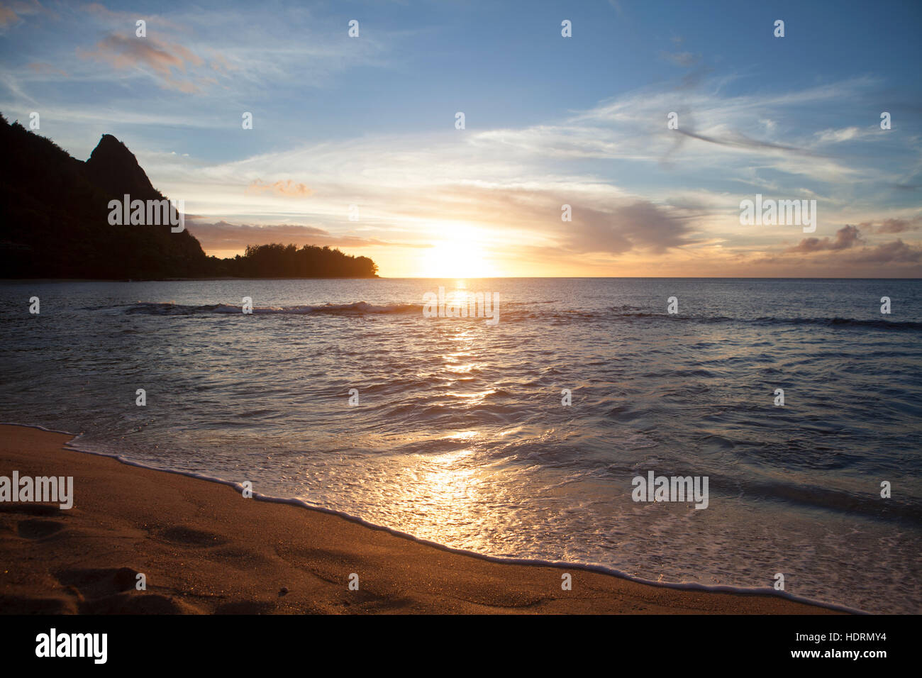 Sunset, Tunnels Beach, also known as Haena Beach, with view of Napali