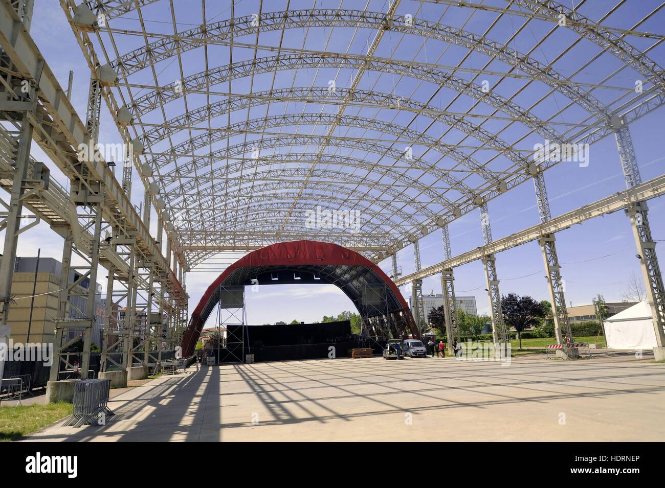 Sesto San Giovanni Milan Italy The Carroponte Bridge Crane Former Industrial Building Of Breda Siderurgica Currently Used As Area For Concerts And Outdoor Performances Stock Photo Alamy