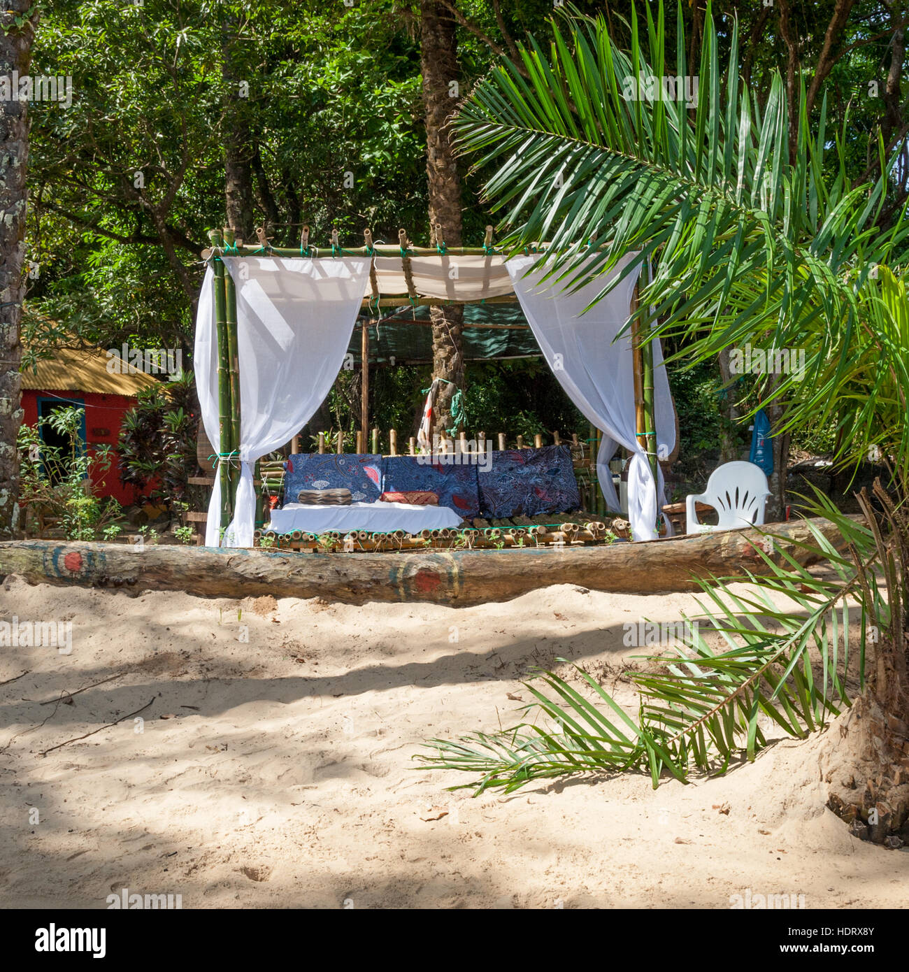 Bed on beach hires stock photography and images Alamy