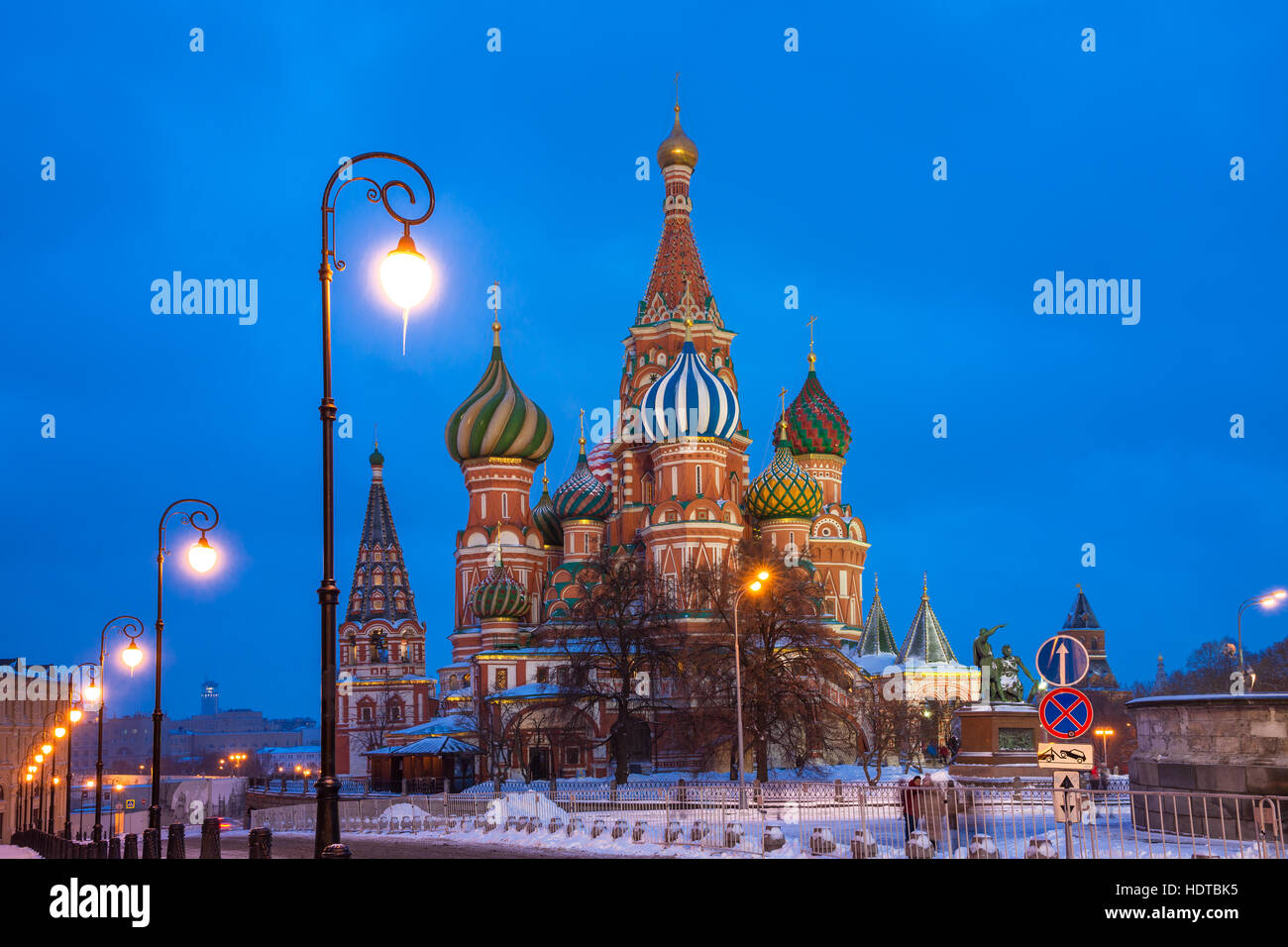 St basils cathedral snow hi-res stock photography and images - Alamy
