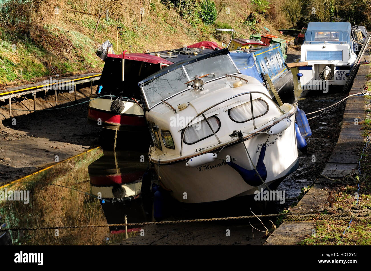 Empty canal moorings hi-res stock photography and images - Alamy