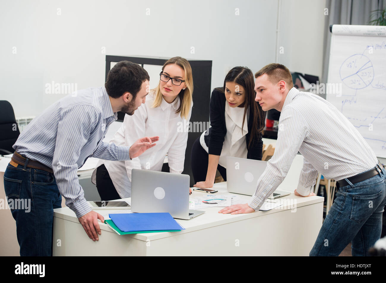 Business people team paperwork hi-res stock photography and images - Alamy