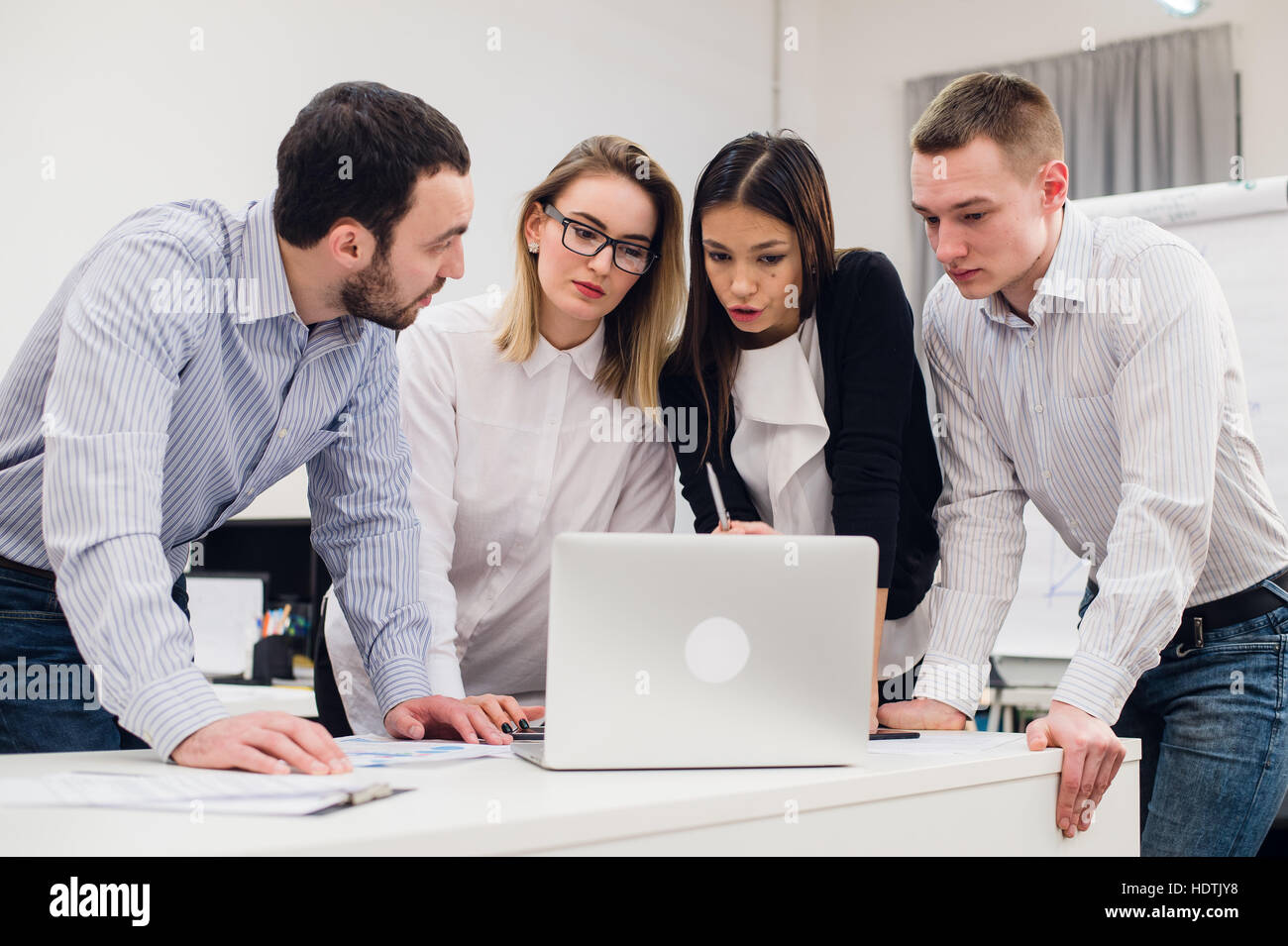 Group of office workers hi-res stock photography and images - Alamy