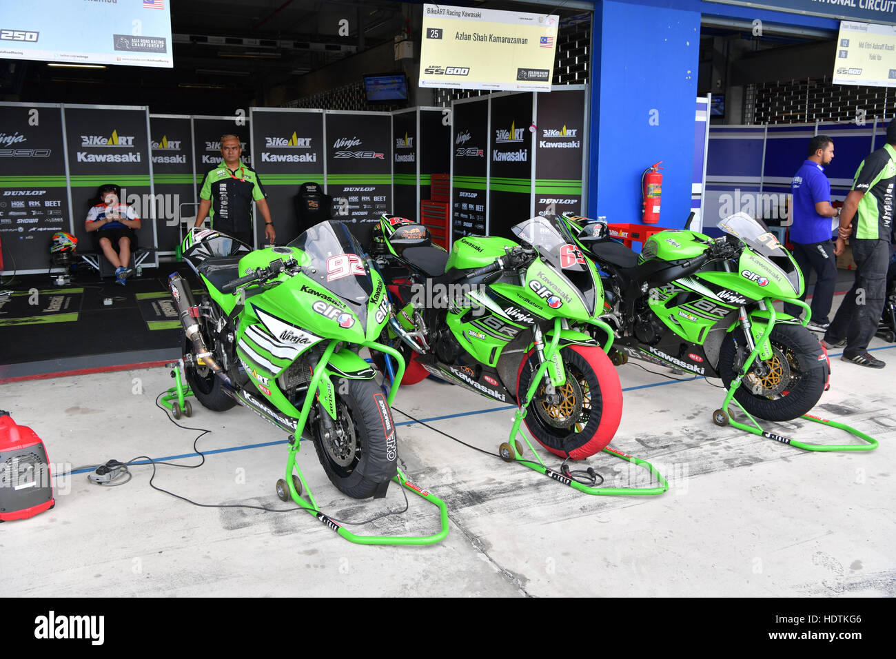 BURIRAM - DECEMBER 4 : Kawasaki Motorcycle of Manual Tech KYT Kawasaki Racing in Asia Road Racing Championship 2016 at Chang International Racing Circ Stock Photo