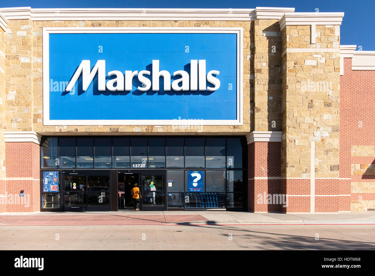 The exterior and entrance of Marshalls, an off-price department store on Memorial road, Oklahoma City, Oklahoma, USA. Stock Photo