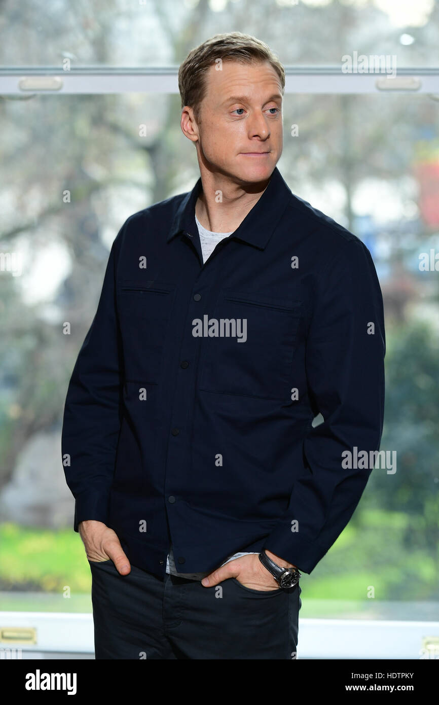 Alan Tudyk Shirtless