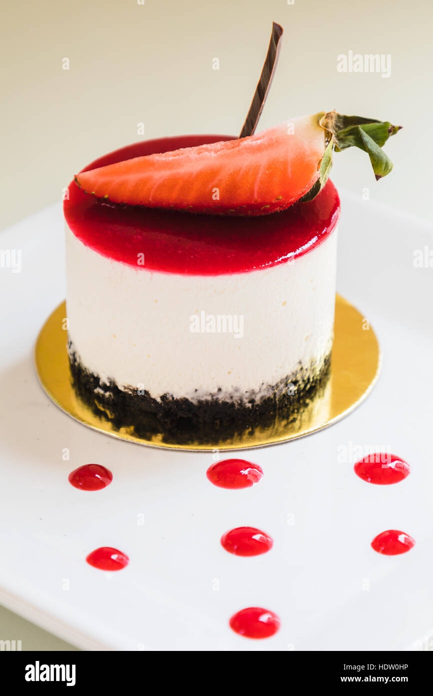 strawberry shortcake on white dish Stock Photo - Alamy